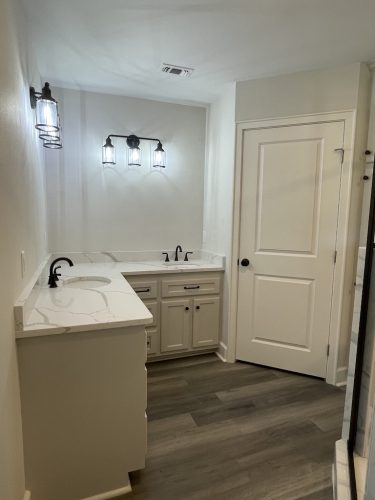 Home-Builders-Grapeland-TX-Bathroom-00005